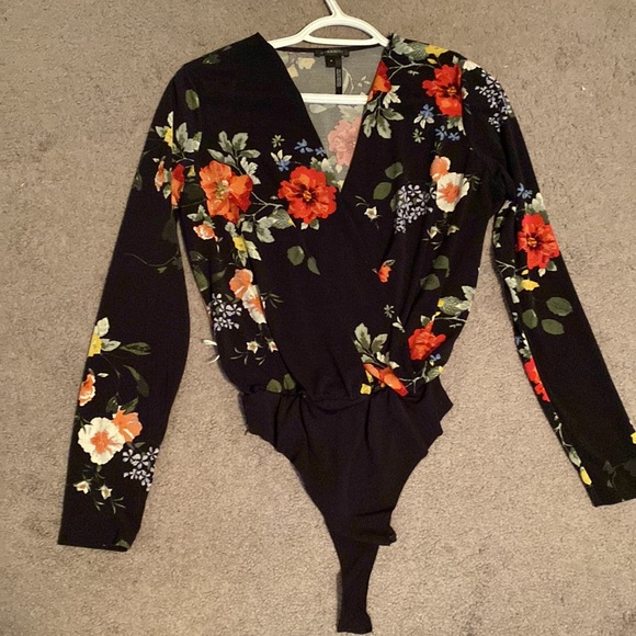 Dynamite Floral Bodysuit - Picture 2 of 2